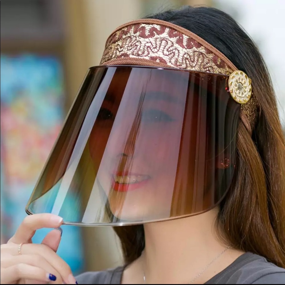 Face shield/ visor.